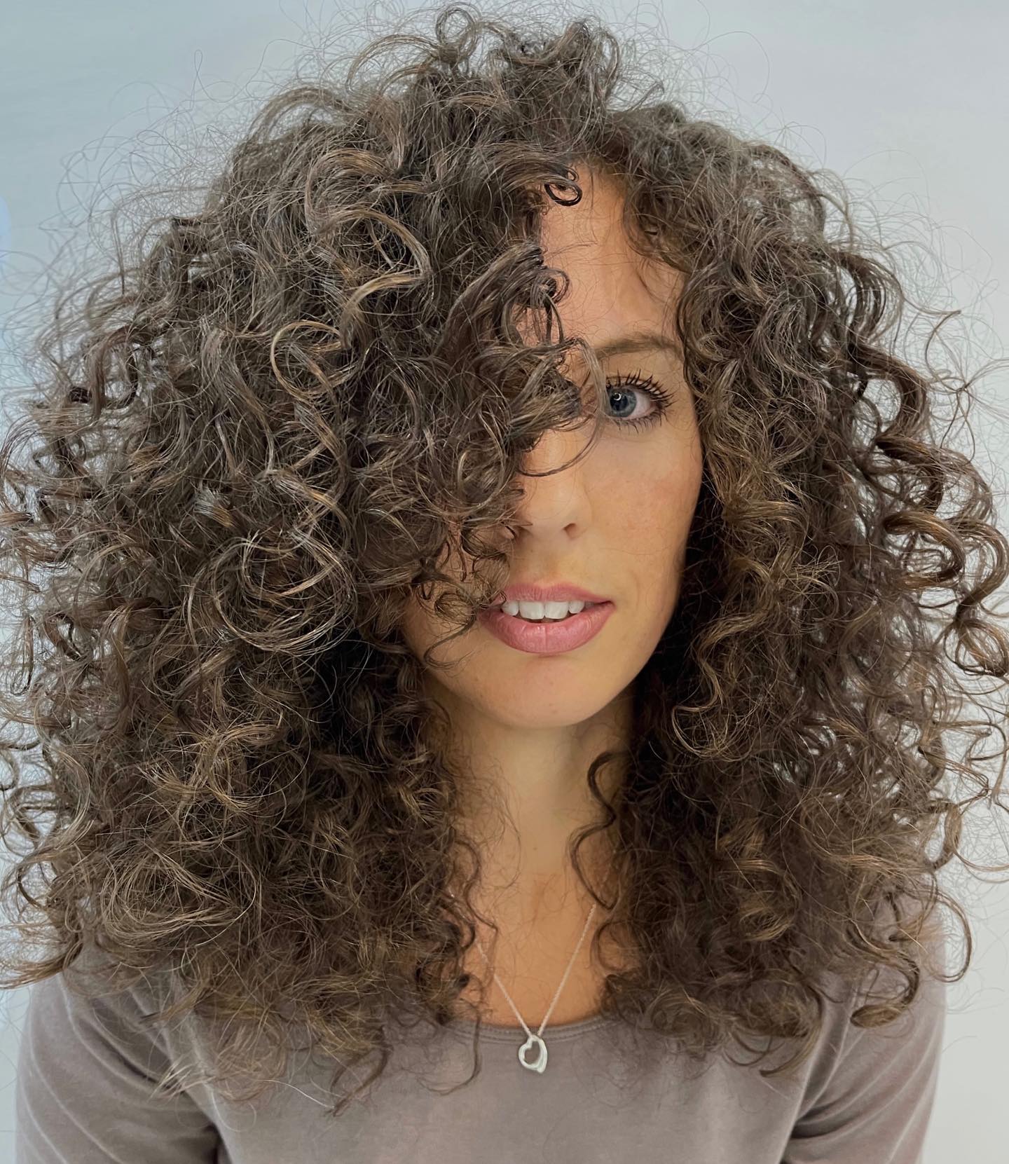 Voluminous Medium Natural Curls